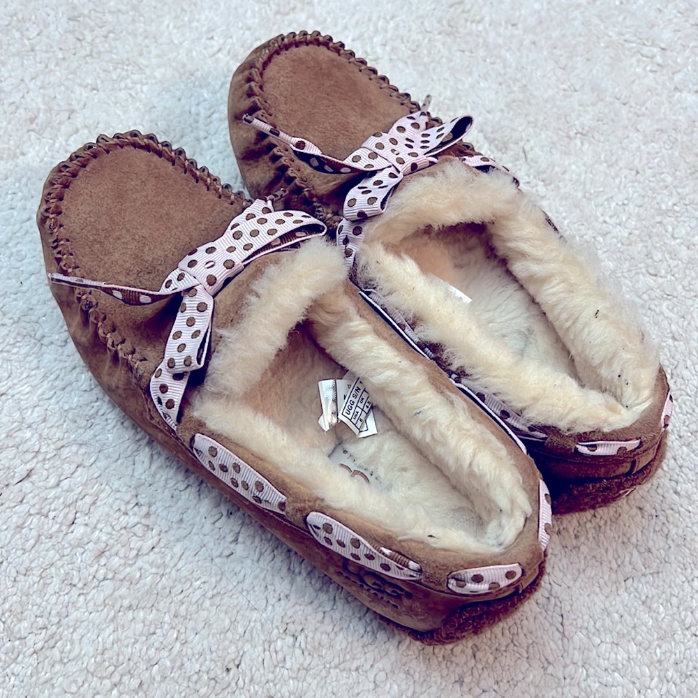 UGG slip on slippers size 6